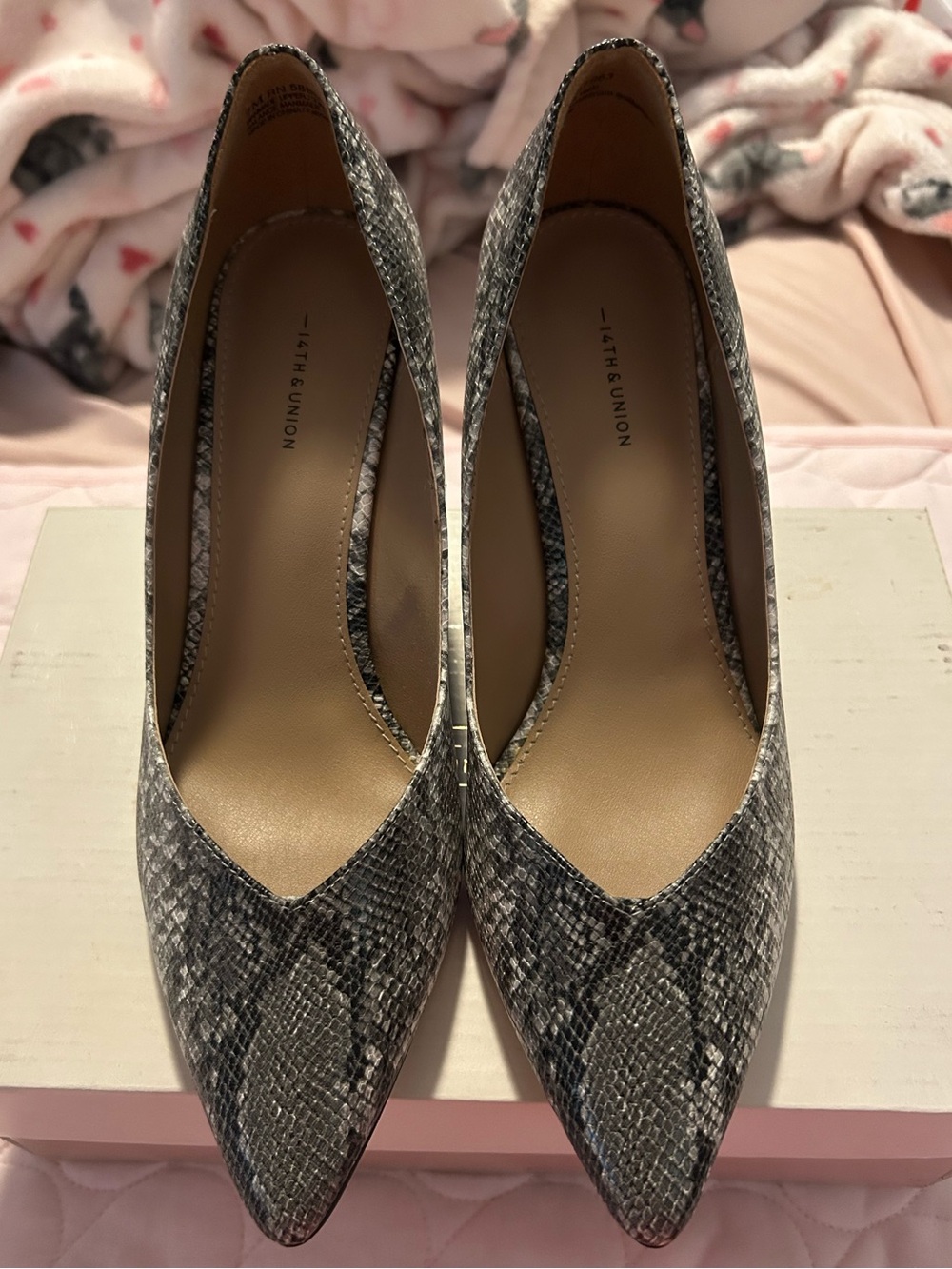 14th & Union Gray Snake-Print Pointed Pumps
